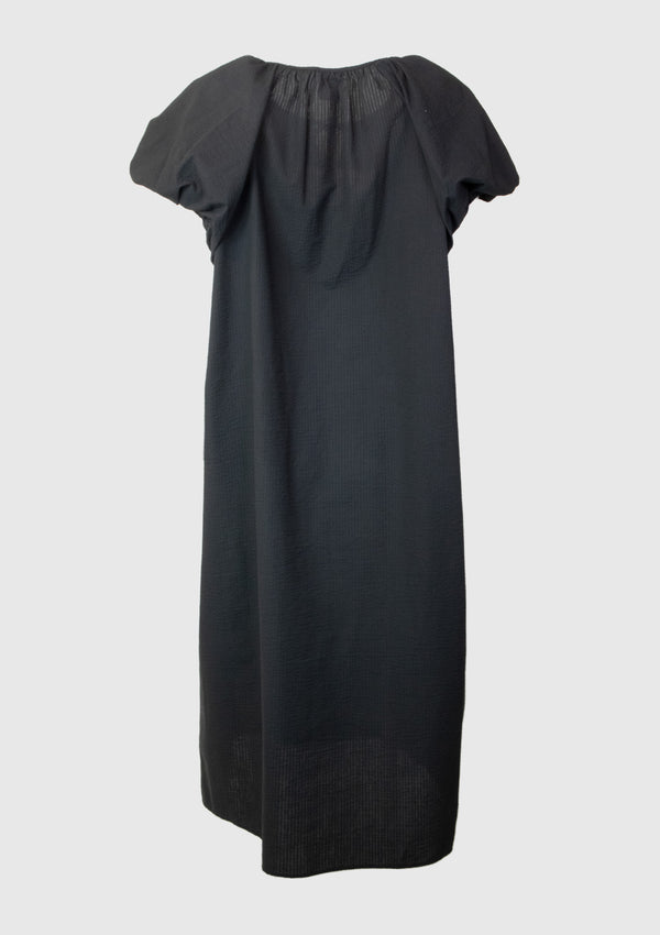 Seersucker V-Notch Puff Short Sleeve Dress in Black