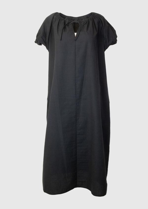 Seersucker V-Notch Puff Short Sleeve Dress in Black