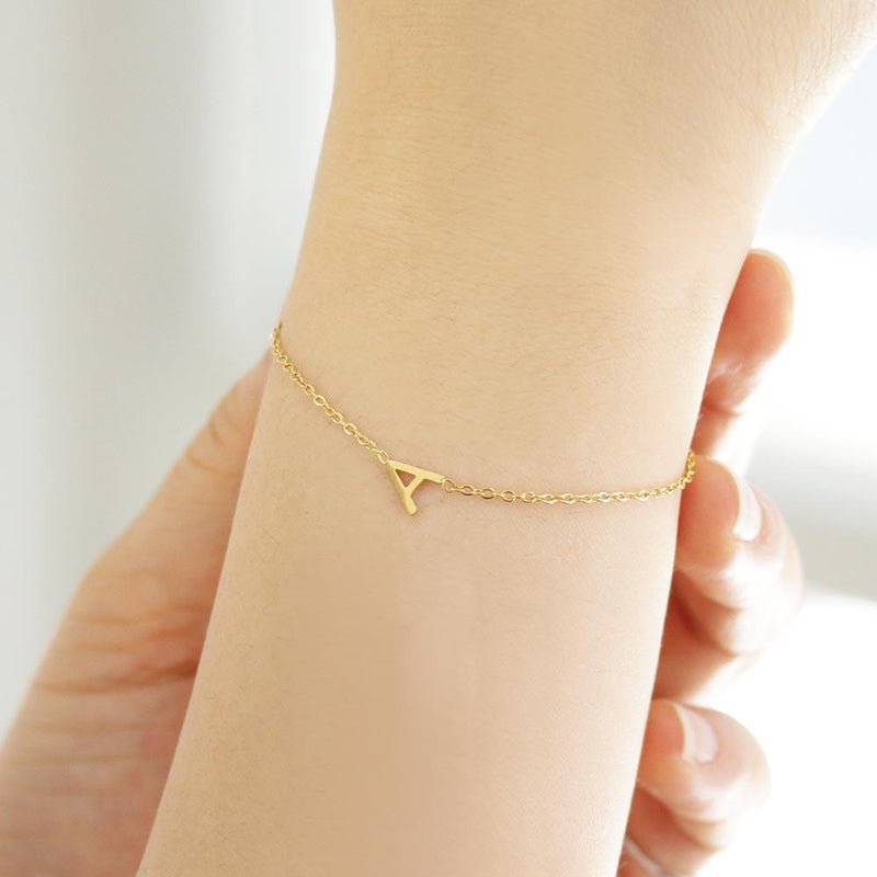 A Initials Pendant Bracelet in Gold