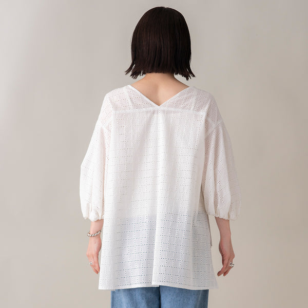 Broderie Check V-Back Puff-Sleeved Blouse in White