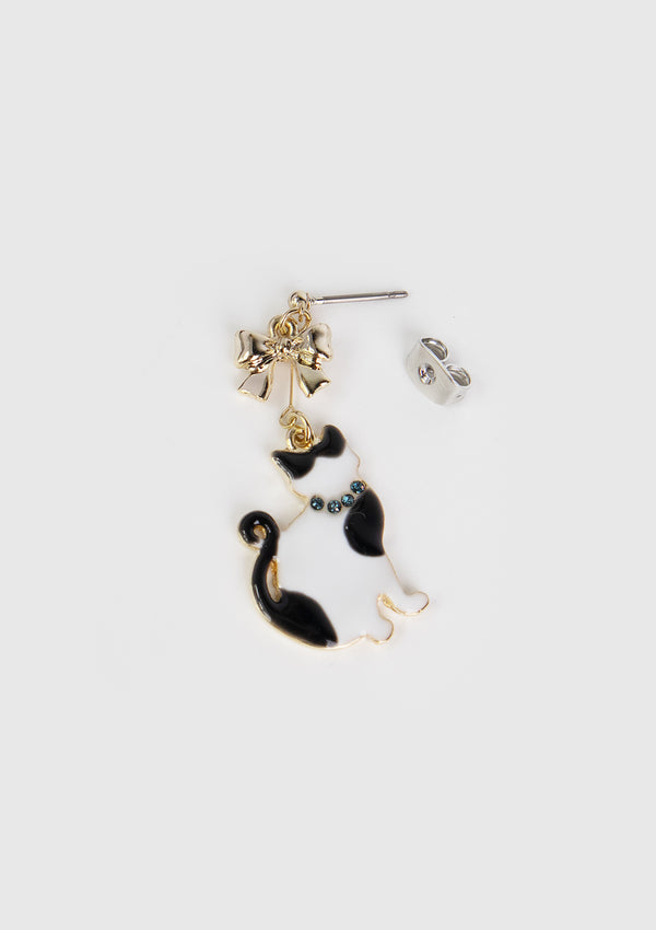 Cat x Ribbon Motif Earrings in White Other