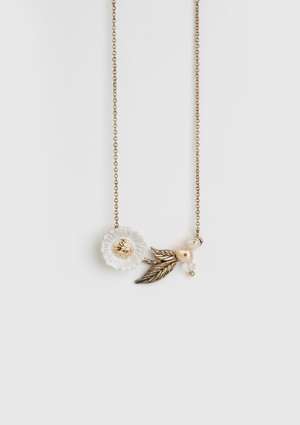 Daisy x Leaf Motif Pendant Necklace in Gold