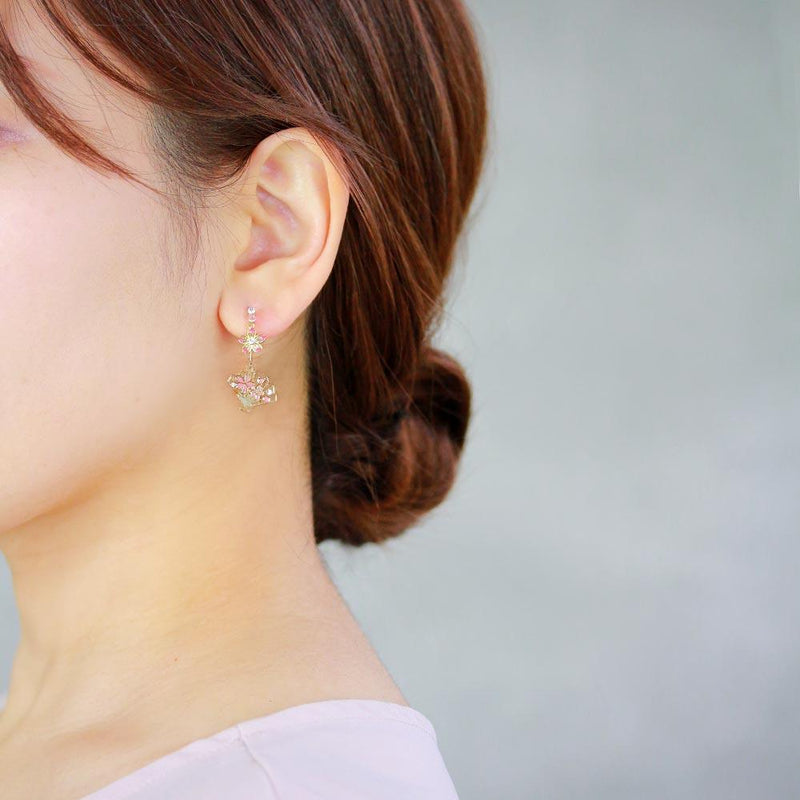 Sakura x Paper Fan Asymmetric Clip-On Earrings in Gold - LUMINE SINGAPORE