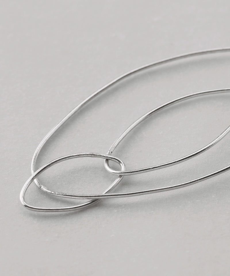 Oval Motif Earrings in Silver