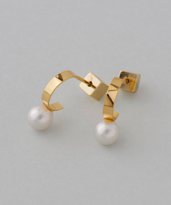 Pearl & Curl Earrings in Gold