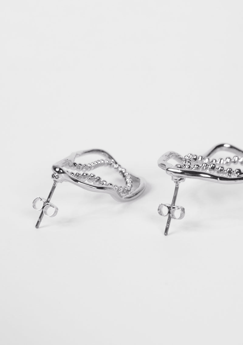 Asymmetric Organic Wave Metallic Earrings in Silver