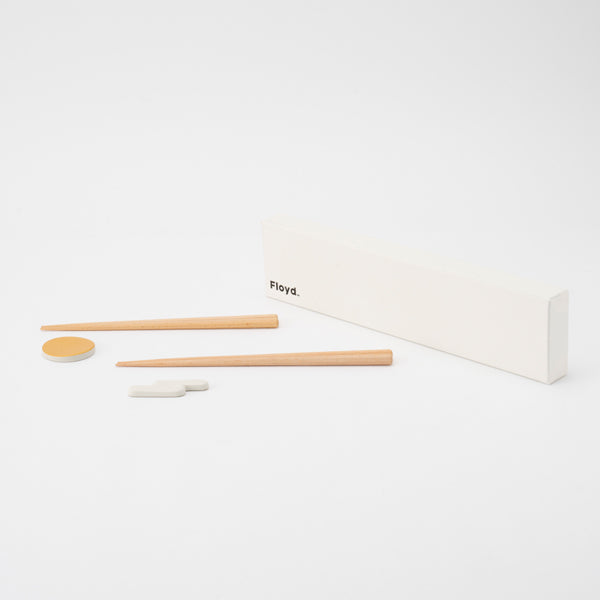UNGETSU Rest & Chopsticks 4-Piece Set in Other